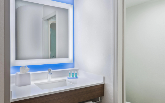 Holiday Inn Express & Suites Nearest Universal Orlando by IHG