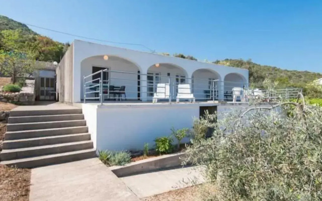 Spacious and Cozy Seafront Apartments