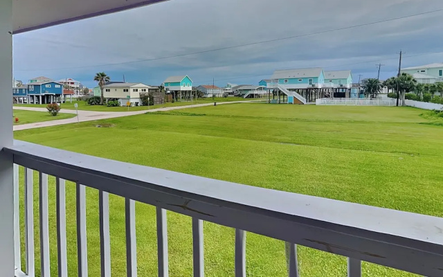 Beachside Tiki Hut by Ryson Vacation Rentals