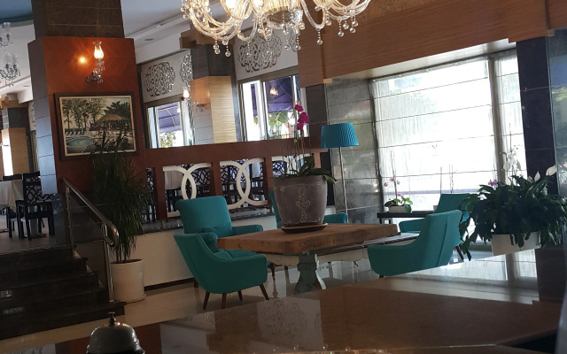 Parador Beach Hotel