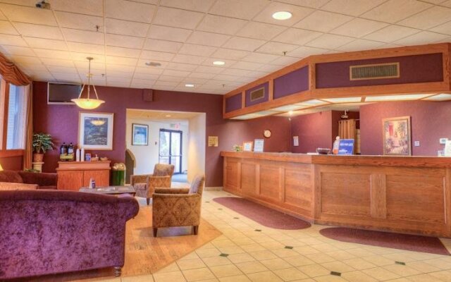 Days Inn Maplewood Hotel and Conference Center