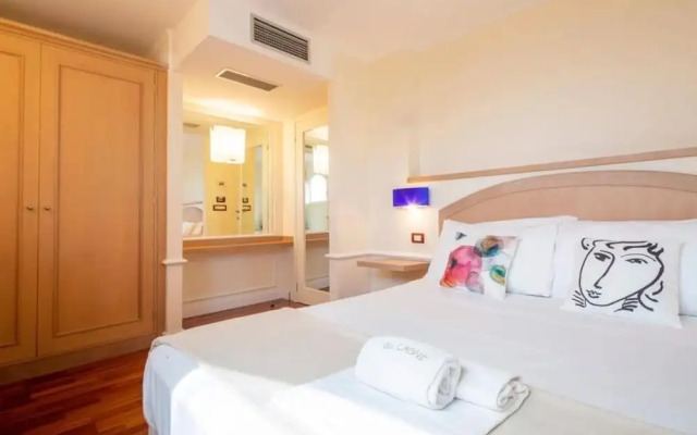 Villa Paradise-sleeps 20-pool-sea Views-pets