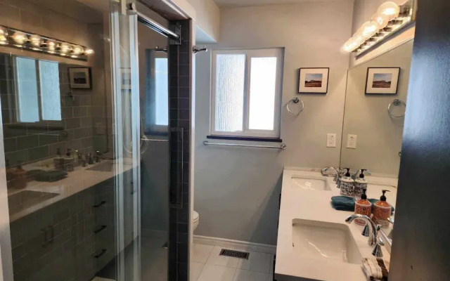 Signature City Charm Furnished 3BR