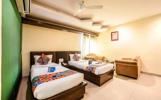 OYO 6648 Hotel Royal Residency