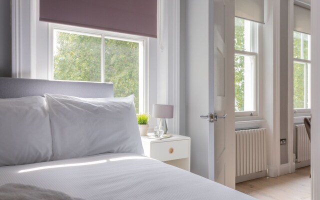 Stylish 2 Bedroom Flat in Kensington Near Hyde Park
