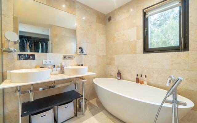 high luxe Villa Cannes 6bdrooms heated pool Sauna cinema room