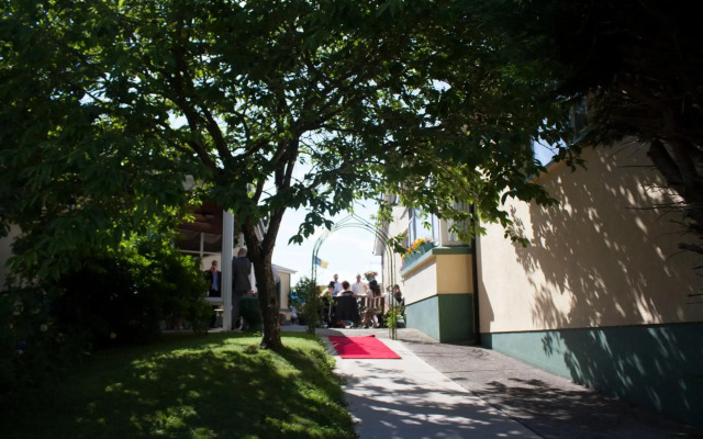 The Rhu Glenn Hotel