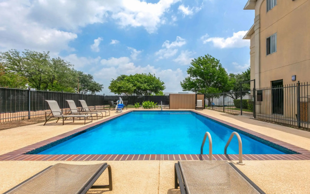 Super 8 by Wyndham Grapevine/DFW Airport Northwest