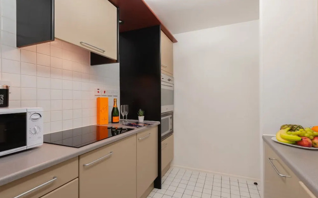 Platinum Apartment near Gloucester Road 9950