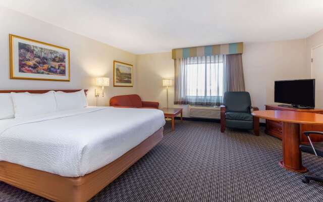 La Quinta Inn & Suites by Wyndham Chicago Gurnee