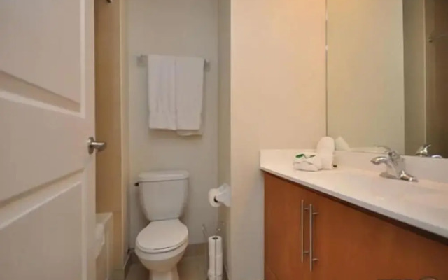 WhiteHall Suites - Mississauga