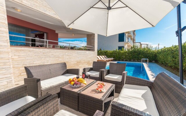 Beautiful Home in Zaton With Wifi and 6 Bedrooms