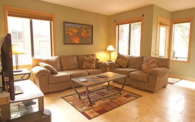 Eaglewood Condominium 8