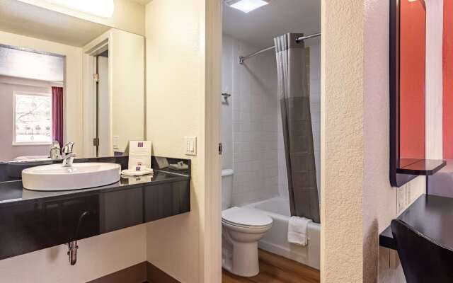 Motel 6 Youngstown, OH