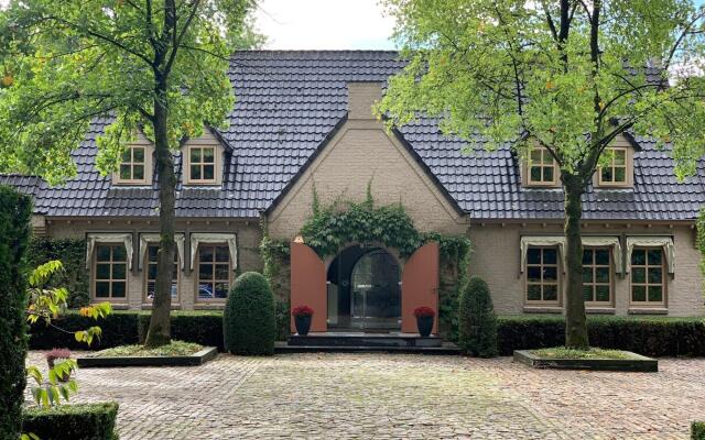 Beautiful Villa in Drunen With Private Heated Pool