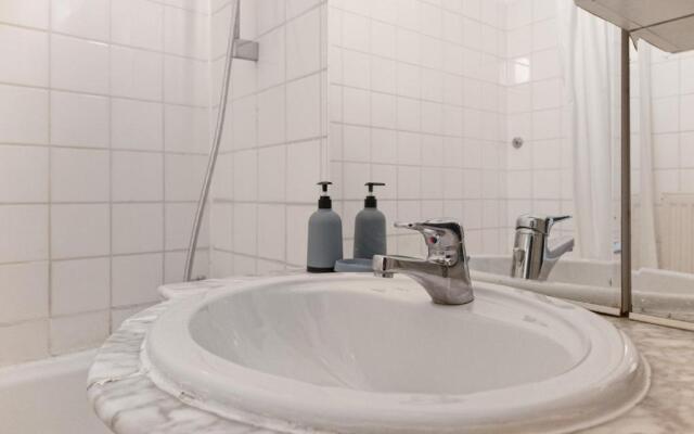2 Pleasant Flats - Perfect for Long Stays
