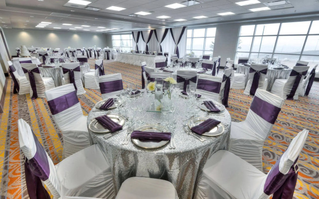 Applause Hotel by CLIQUE
