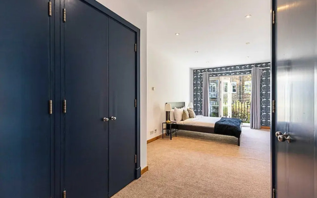 Sleek and Contemporary House in Battersea