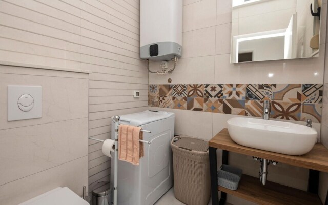 Beautiful Home in Baska Voda With Wifi and 2 Bedrooms