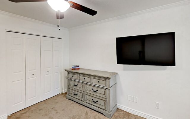 Stylish Desert Oasis - 3 Br Home