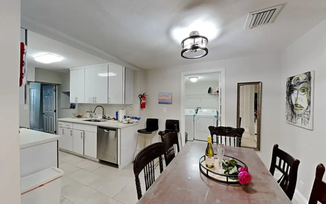 Miami Townhouse with Patio Gazebo