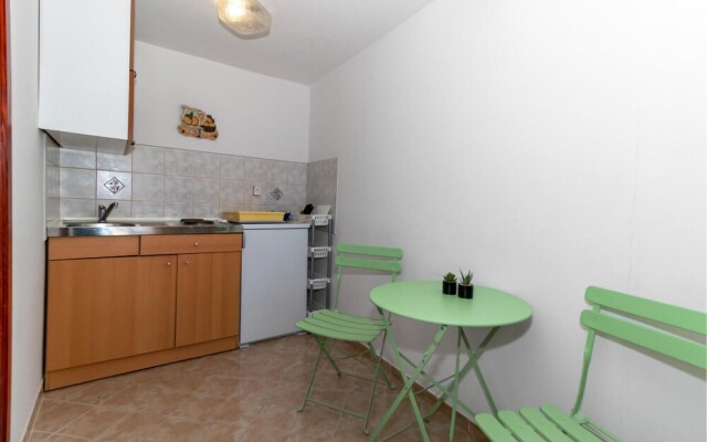 Beautiful Apartment in Jadranovo With Wifi