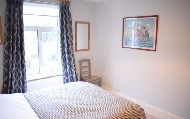 Shepherd'S Bush 2 Bedroom Home
