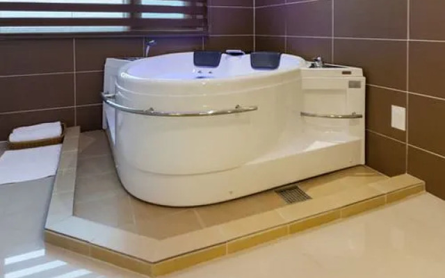 Nami Island Thira Pension