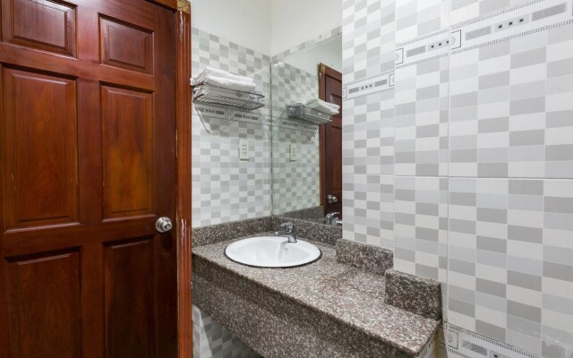 OYO 975 Trung Nam Hotel