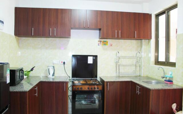 Lovely Emerald Green 3-Bedroom Apartment