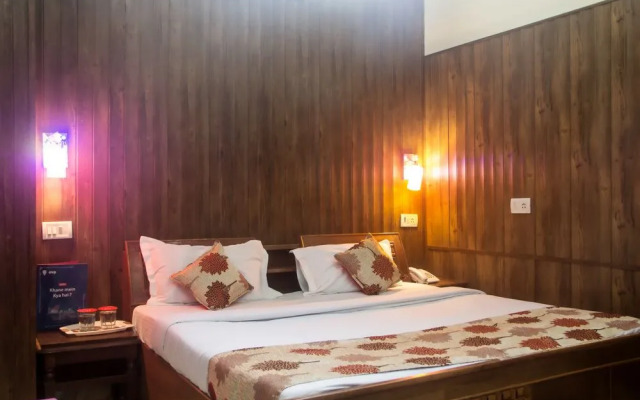 OYO 6370 Hotel Golden Woods