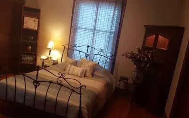 Springfield Arts Bed and Breakfast