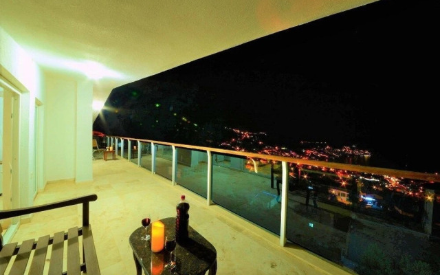 Villa Alfa by Akdenizvillam