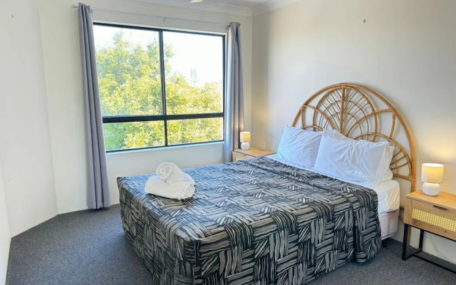 Chevron Palms Holiday Apartments by Gold Coast Premium