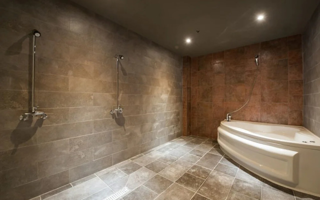 Yujin Hotel