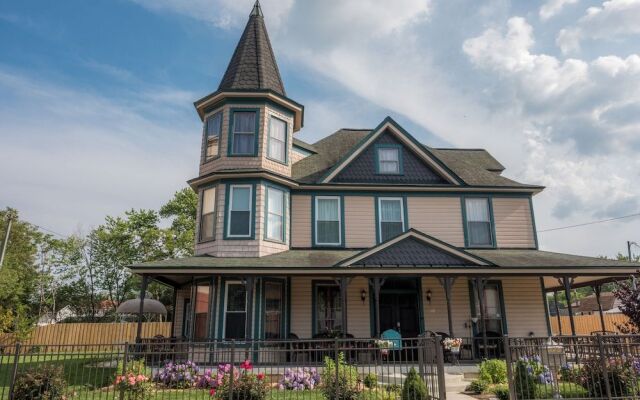 Dennison Street Inn Bed & Breakfast