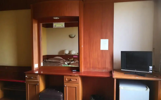 CL Garden Inn