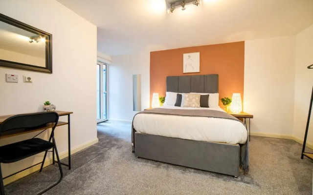 Dyzyn Living B2B Stays Secure Parking Great Location