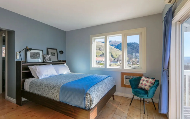 Grandview 3 Bedroom Home by RedAwning