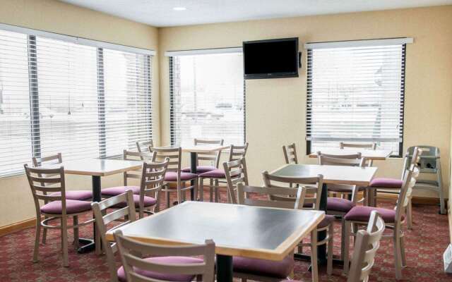 Quality Inn & Suites Indianapolis Northwest