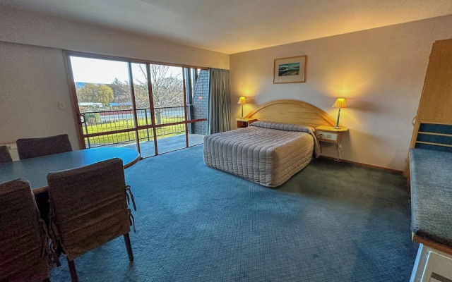 Glacier Gateway Motel
