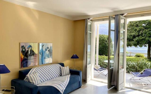 [Charming place with pool, lake and terrace] 135