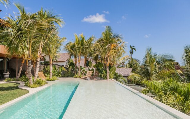 Exceptional Architect's 5BR Villa, an Oasis Gem in Canggu Centre