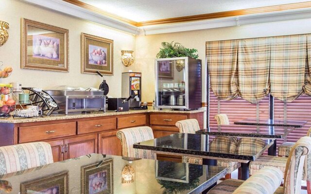 Econo Lodge Inn & Suites Griffin North