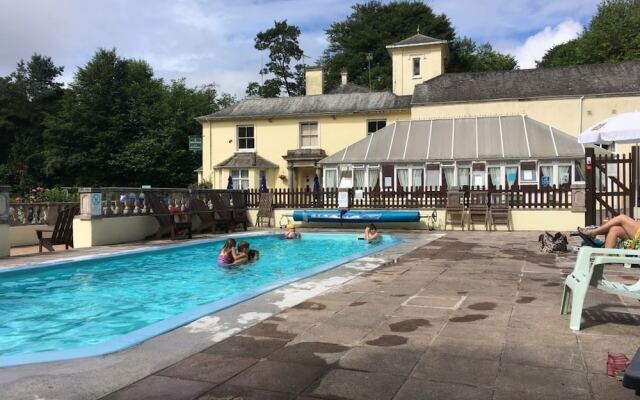 10 Valley View Lodge