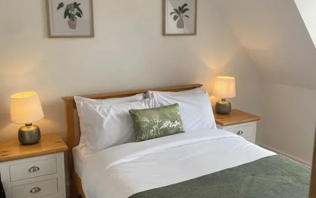 Bright & Spacious, Central for Airport and Glasgow