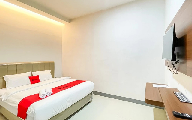 RedDoorz Plus Near Kebun Raya Bogor – Guest Rooms – Bogor