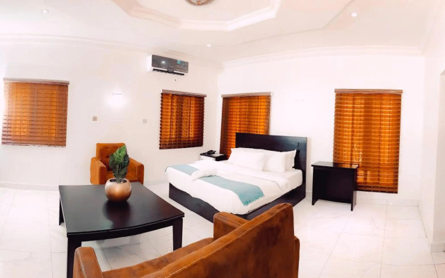 Royal Court Lounge & Boutique Hotel