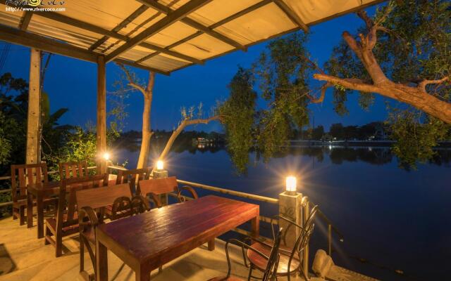 River CoCo Amphawa