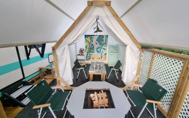 Gapyeong Dongban84 Glamping&pool Villa